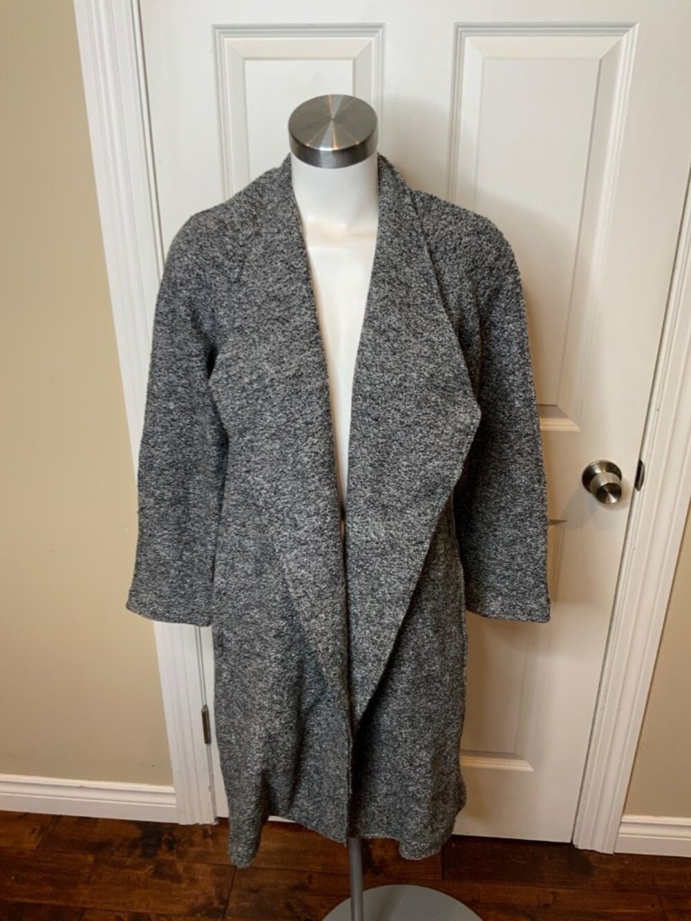 Tahari Gray Boiled Wool Open Front Coat, Size XS (US)